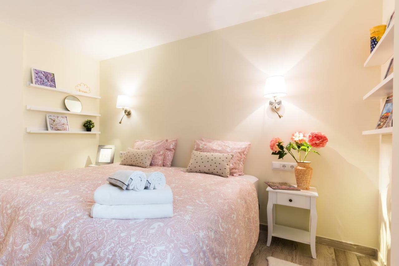 Malaga Centre Apartment With Parking Eksteriør billede